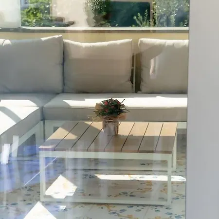 Apartment Realty Holidays - Vinny Sorrento